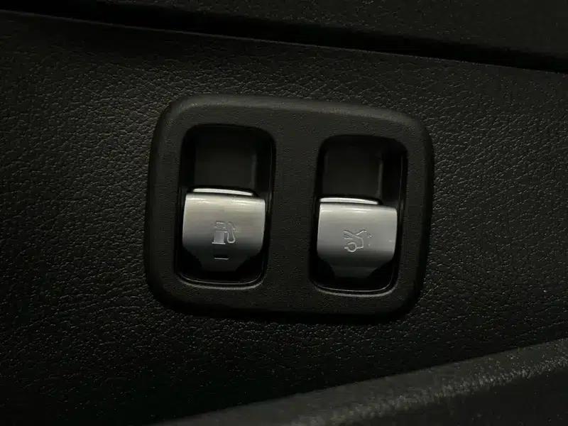 Mercedes-Benz C-Class PHEV 2023 C 350 eL — миниатюра 8