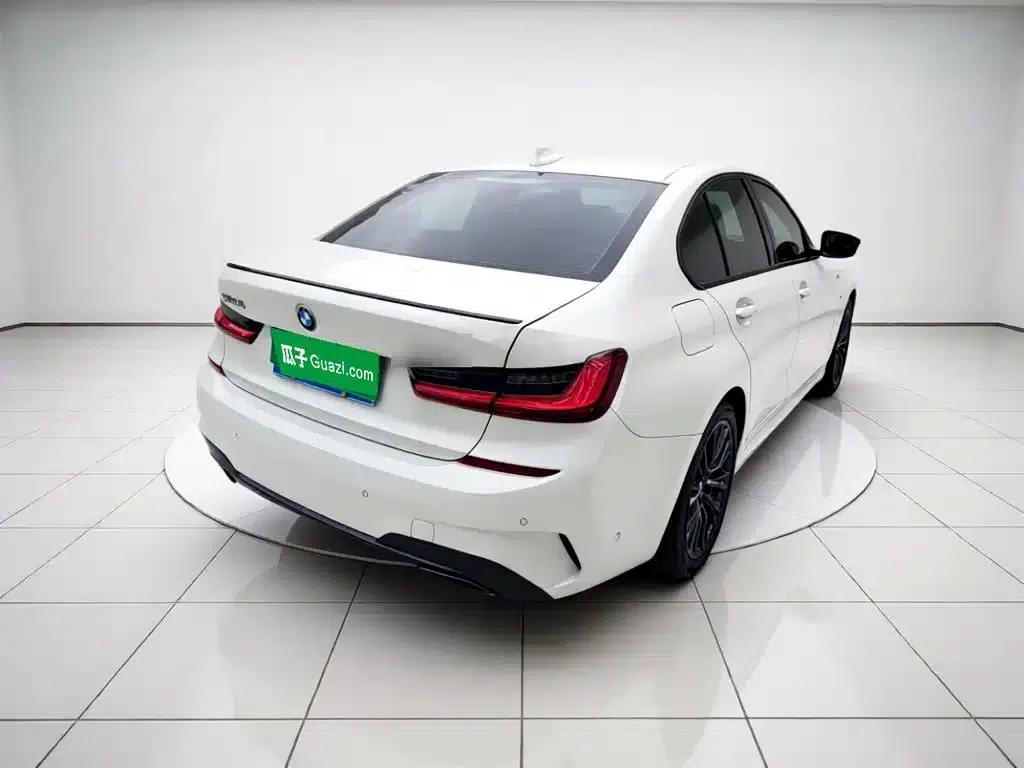 2022 BMW 3 Series 325i M Sport Shadow Edition — миниатюра 4