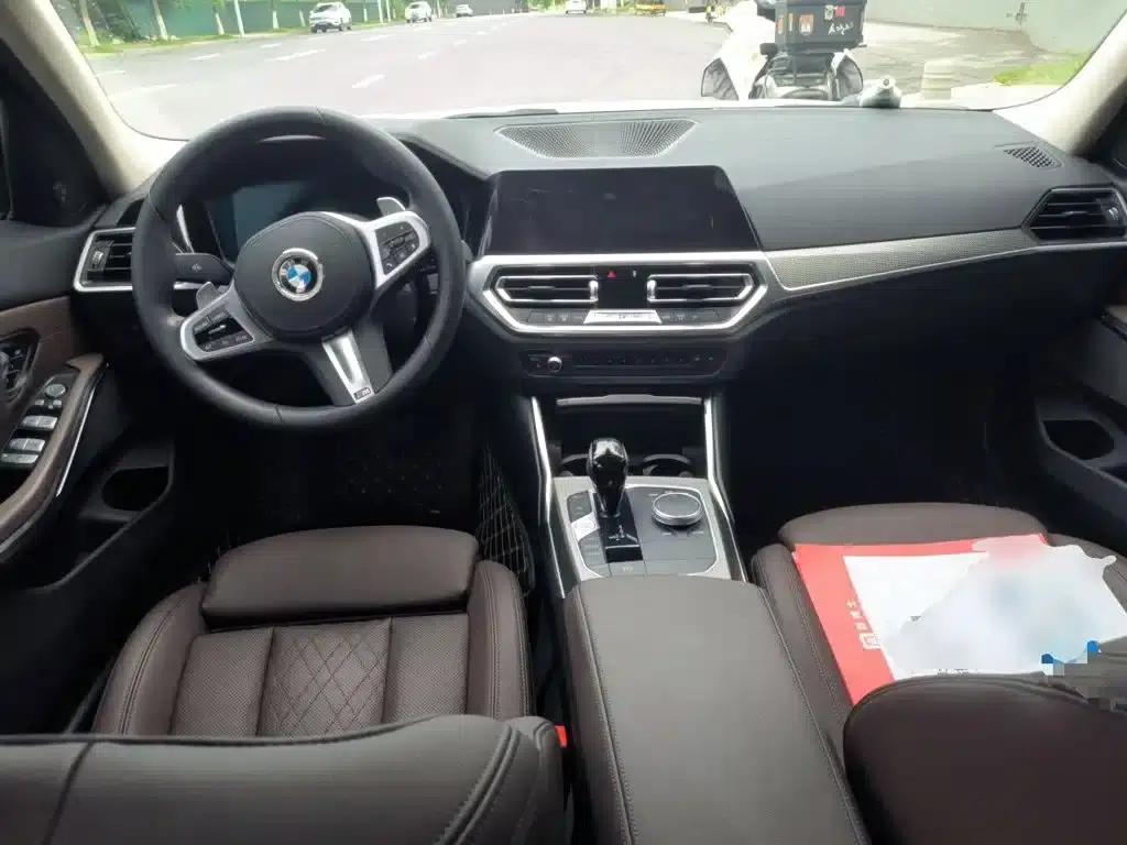 2022 BMW 3 Series 325i M Sport Shadow Edition — миниатюра 5