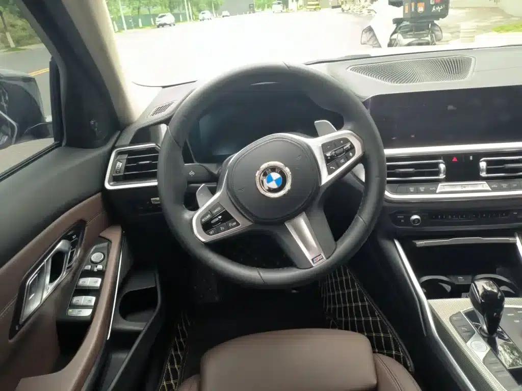 2022 BMW 3 Series 325i M Sport Shadow Edition — миниатюра 6