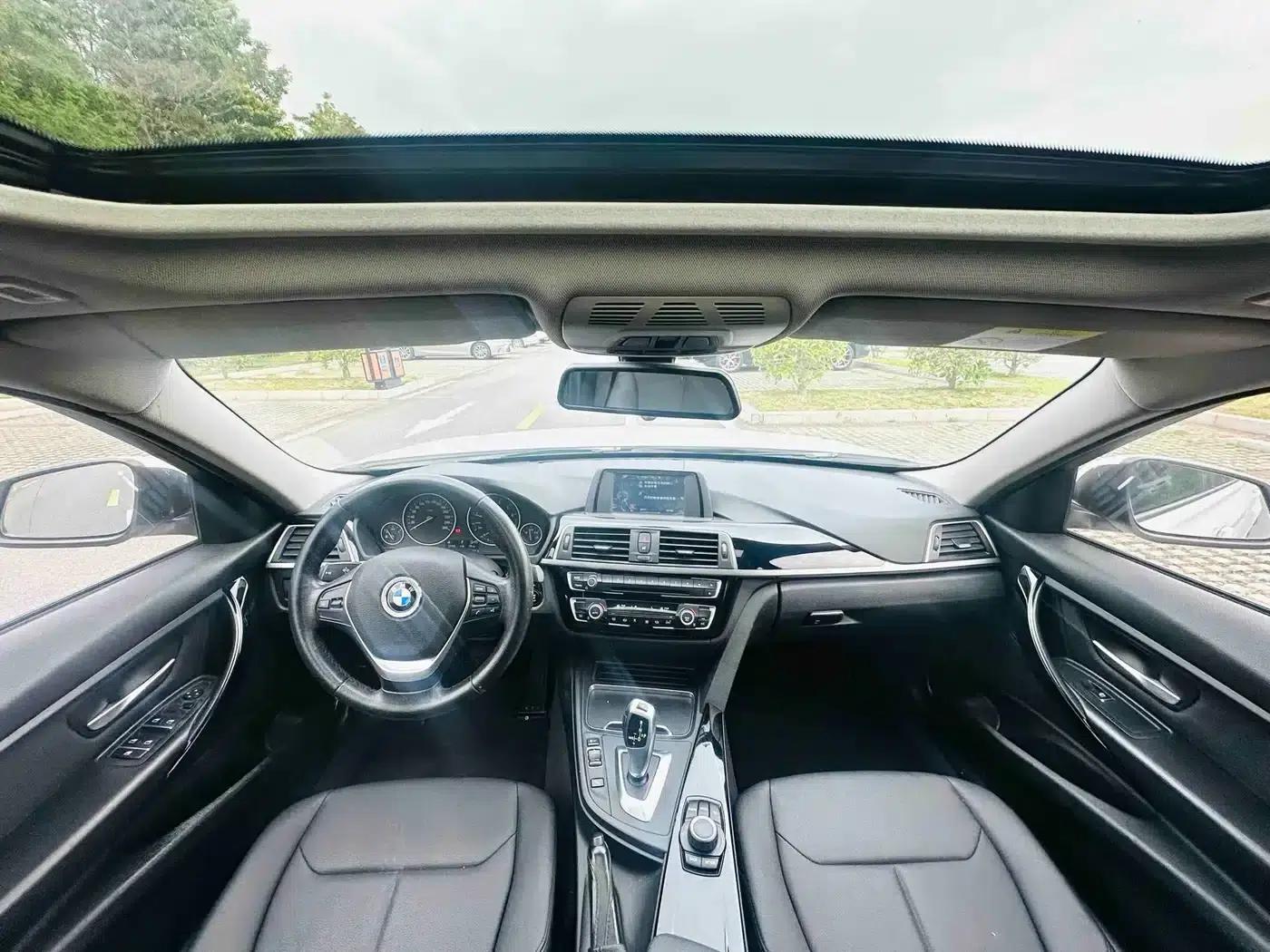 2017 BMW 3 Series 318i Fashion Edition — миниатюра 14