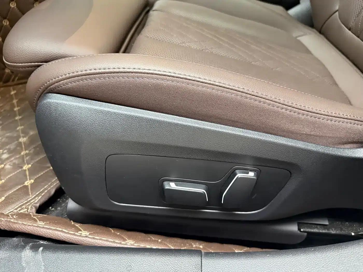 2024 BMW 3 Series 320Li M Sport Package — миниатюра 15