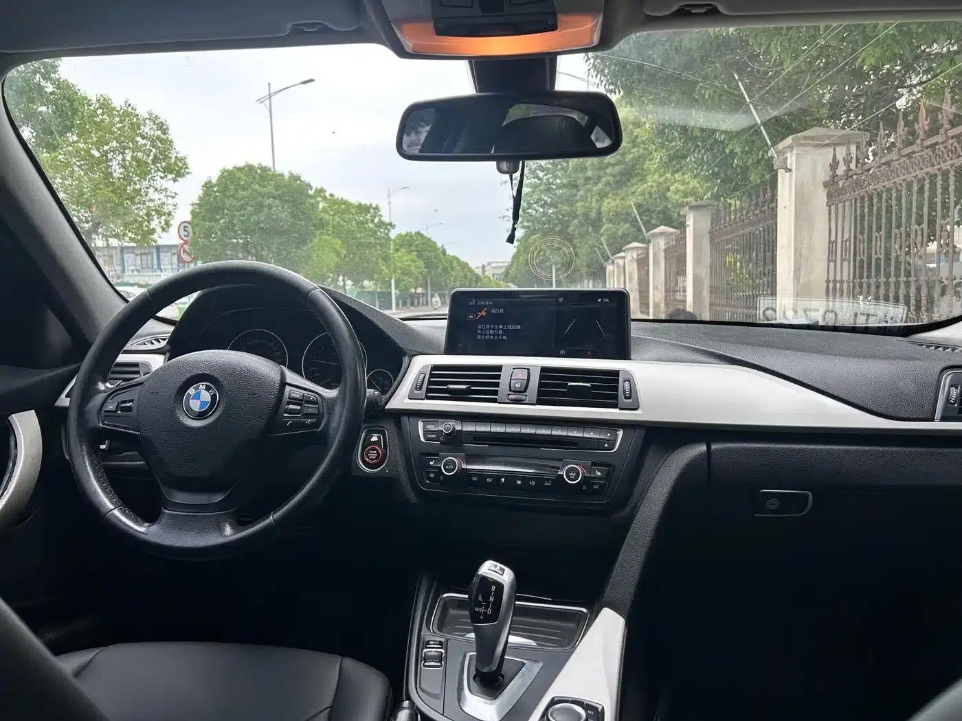 2014 BMW 3 Series 320i Fashion Edition — миниатюра 11