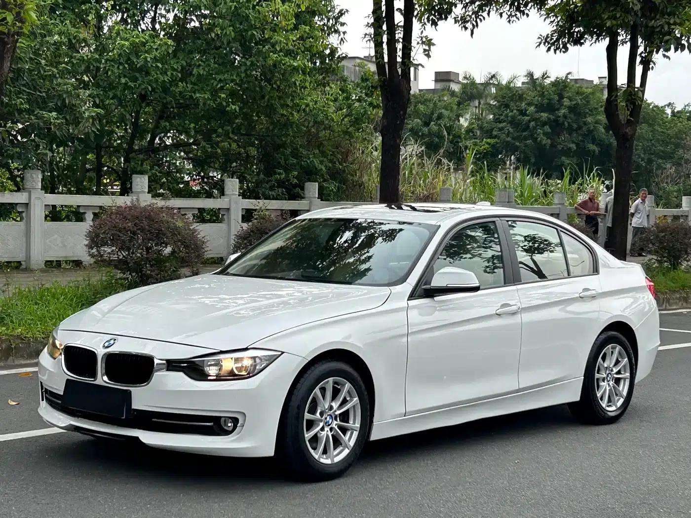 2015 BMW 3 Series 316i Progressive — миниатюра 1