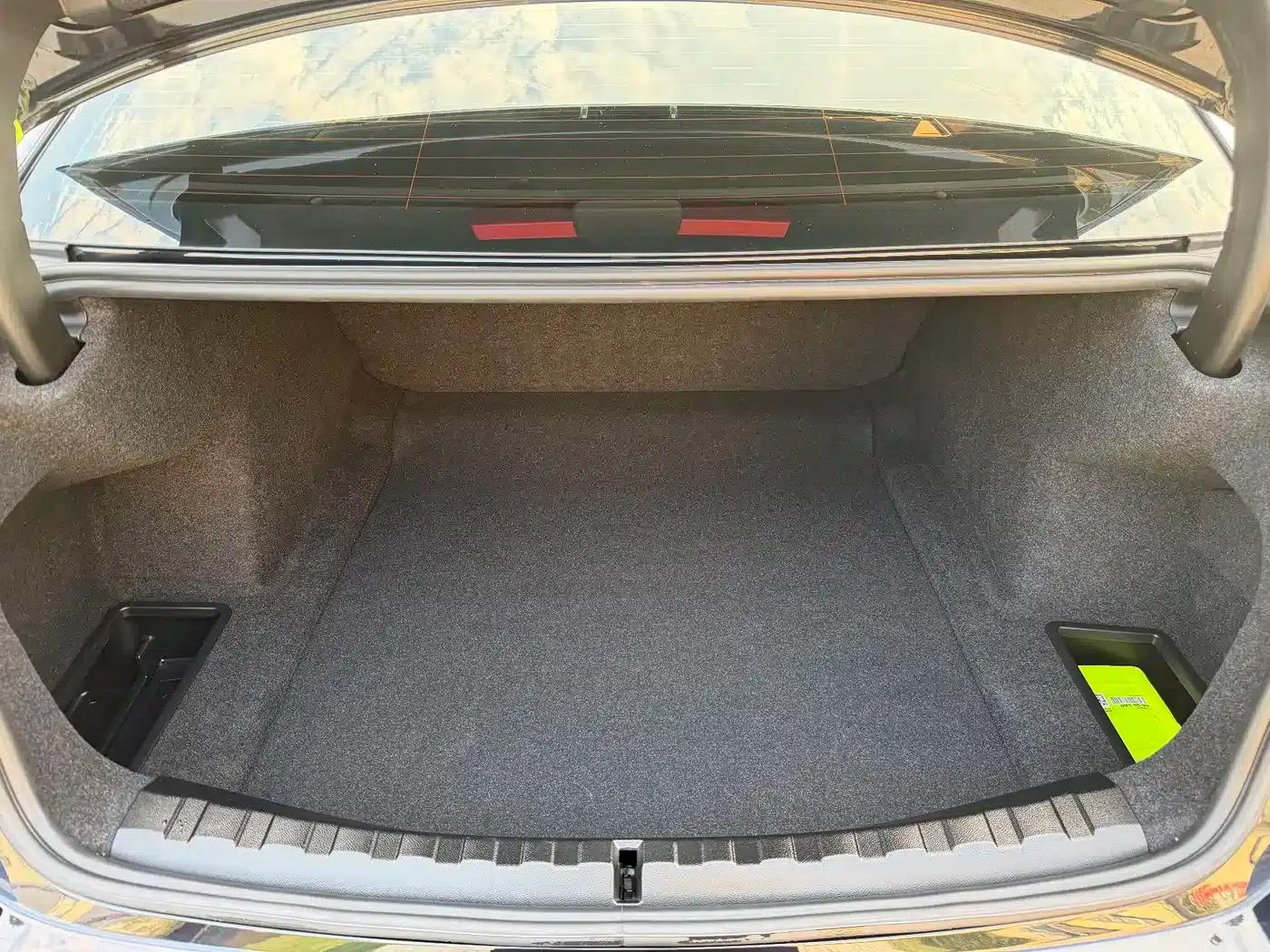 2023 BMW 3 Series 320Li M Sport Package — миниатюра 12
