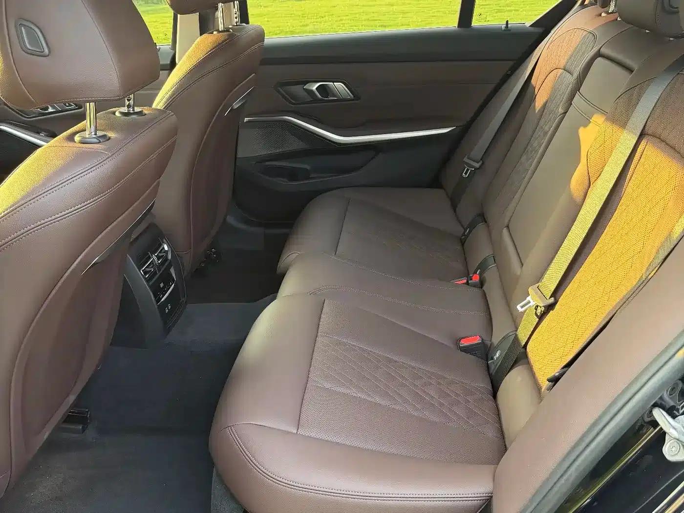 2023 BMW 3 Series 320Li M Sport Package — миниатюра 15