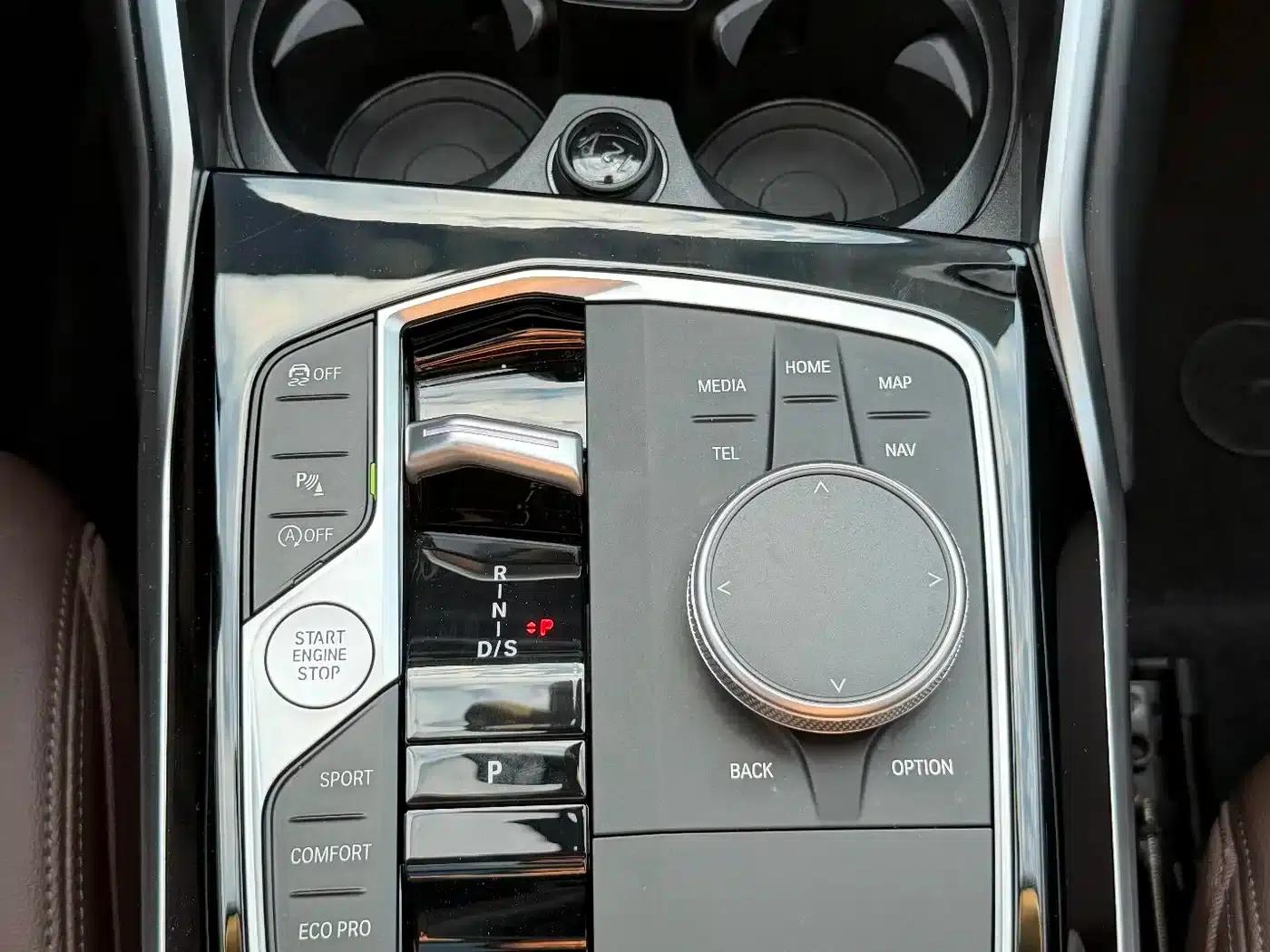 2023 BMW 3 Series 320Li M Sport Package — миниатюра 24