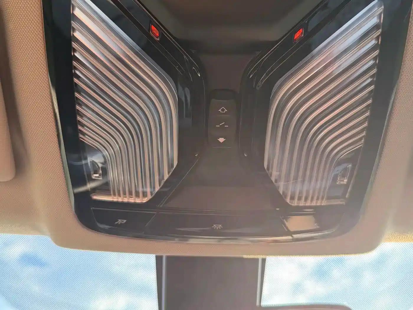 2023 BMW 3 Series 320Li M Sport Package — миниатюра 32