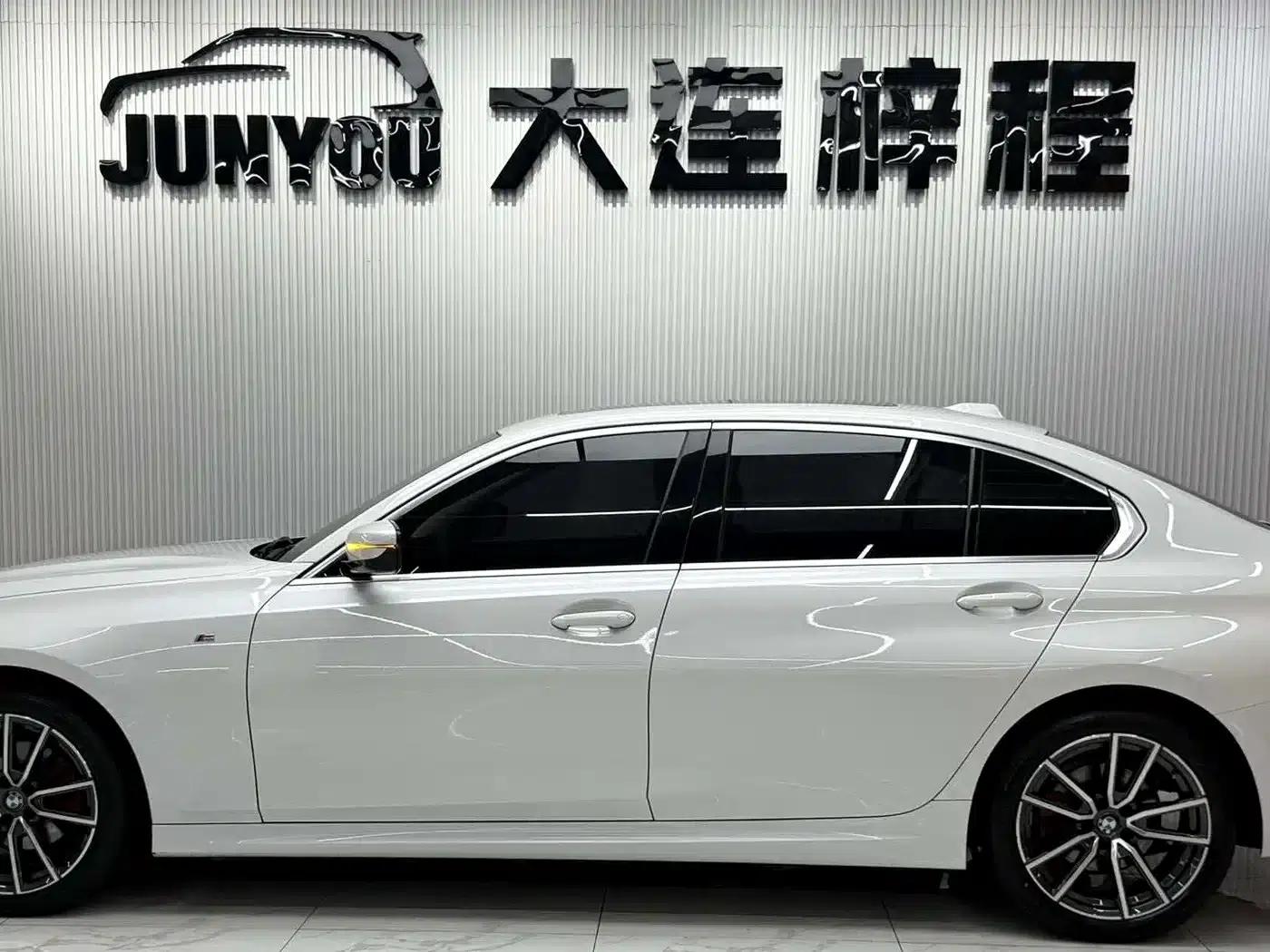 2023 BMW 3 Series 320Li M Sport Package — миниатюра 7