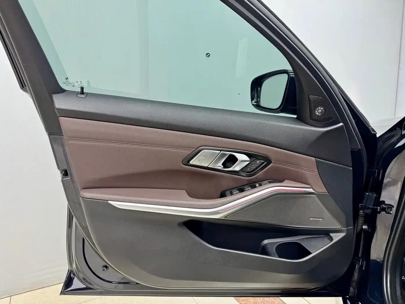 2020 BMW 3 Series 325Li M Sport Shadow Edition — миниатюра 7