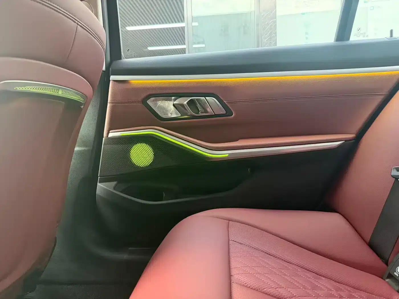 2023 BMW 3 Series 320Li M Sport Package — миниатюра 10