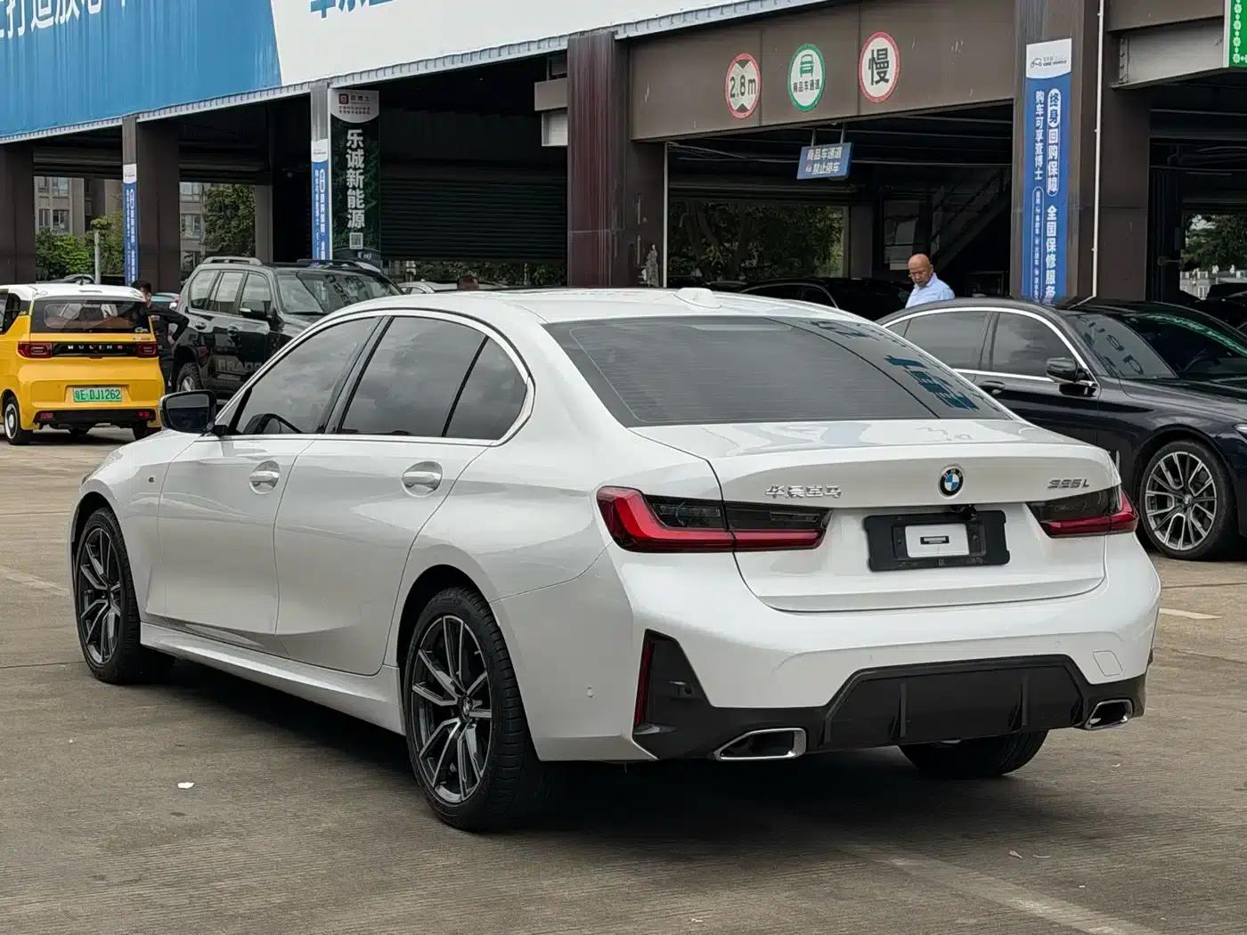 2023 BMW 3 Series 325Li M Sport Package — миниатюра 20