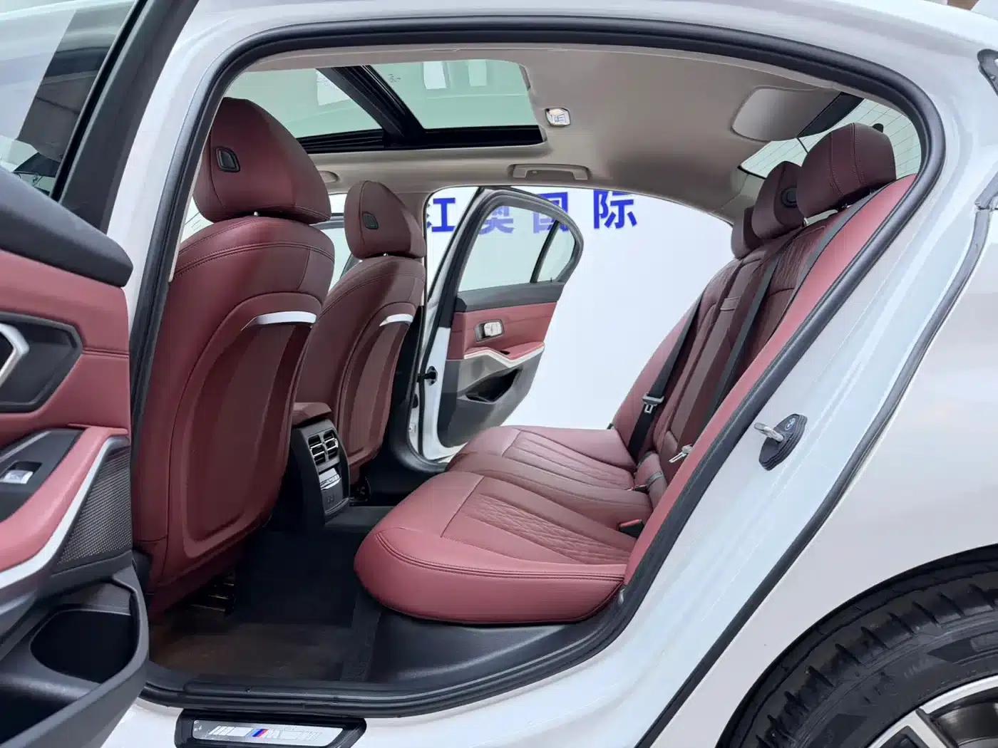 2023 BMW 3 Series 320Li M Sport Package — миниатюра 12