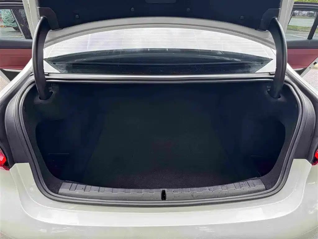2023 BMW 3 Series 320Li M Sport Package — миниатюра 18