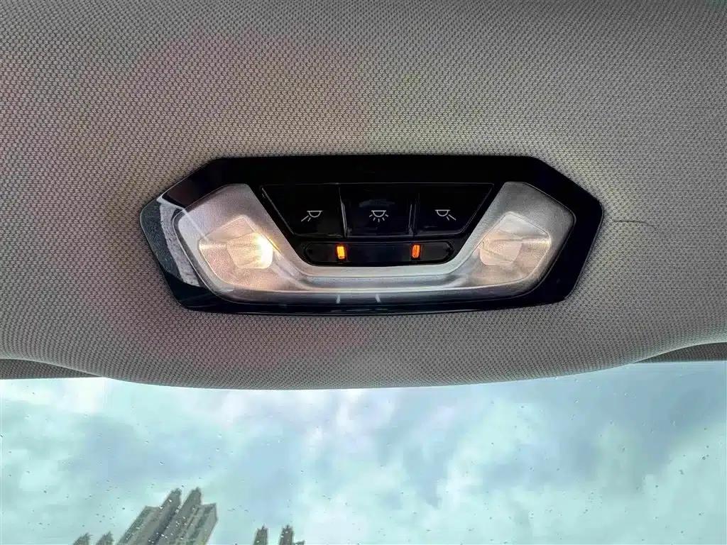 2023 BMW 3 Series 320Li M Sport Package — миниатюра 23