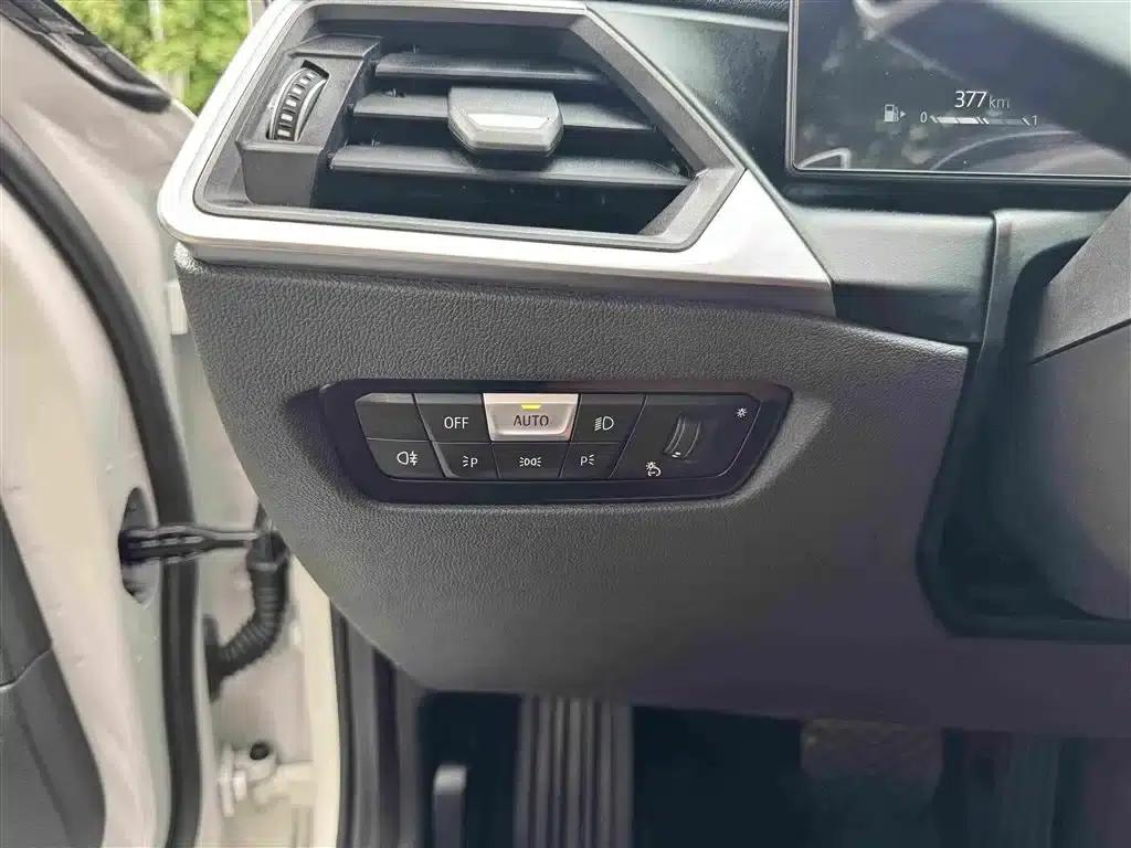 2023 BMW 3 Series 320Li M Sport Package — миниатюра 26