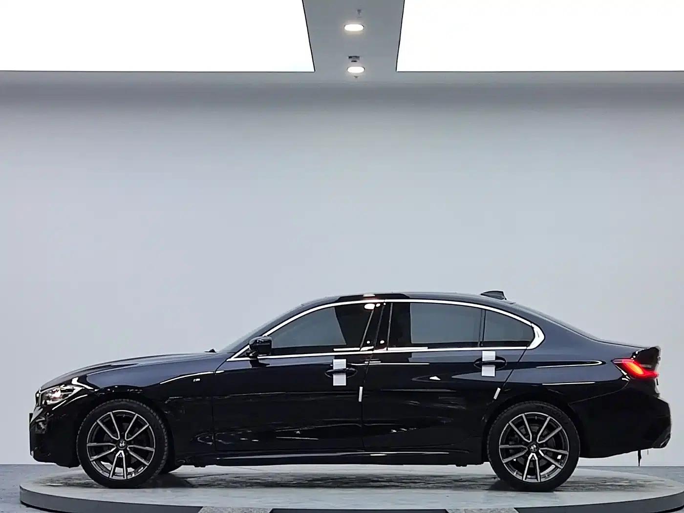 2022 BMW 3 Series 320Li M Sport Package — миниатюра 4