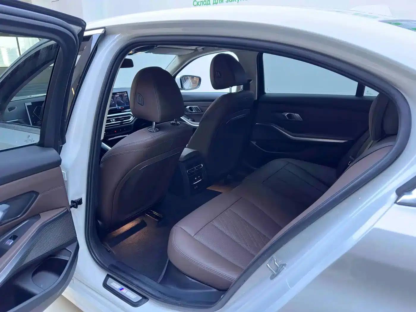 2023 BMW 3 Series 320Li M Sport Package — миниатюра 11