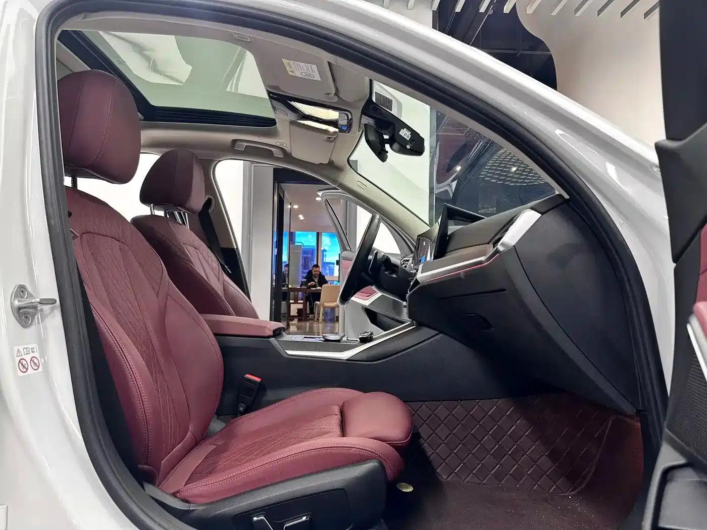 2024 BMW 3 Series 325i M Sport Package — миниатюра 8