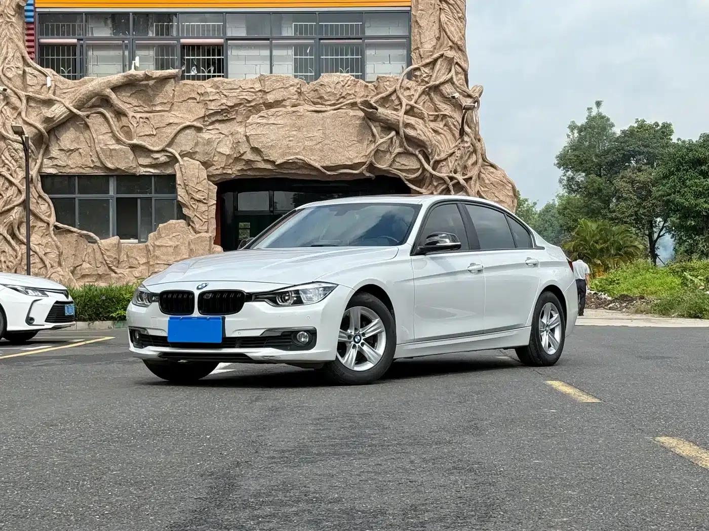 2016 BMW 3 Series 316Li Fashion Edition — миниатюра 1