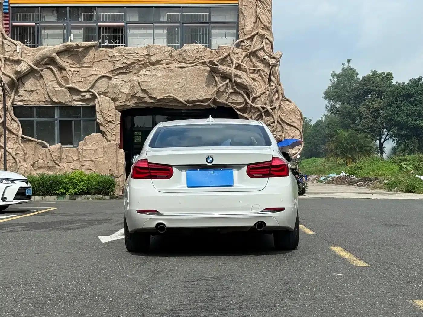 2016 BMW 3 Series 316Li Fashion Edition — миниатюра 4