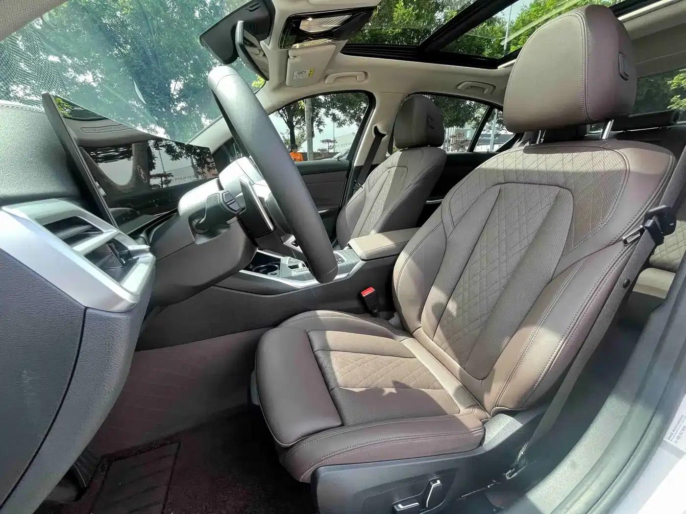 2025 BMW 3 Series 325Li M Sport Package — миниатюра 11