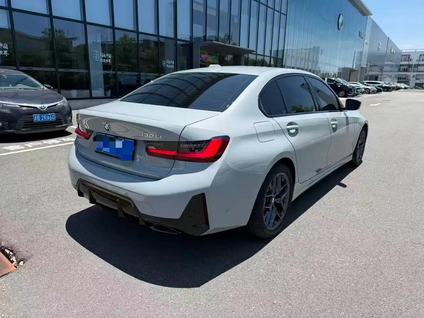 2026 BMW 3 Series 330Li M Sport Shadow Edition — миниатюра 15