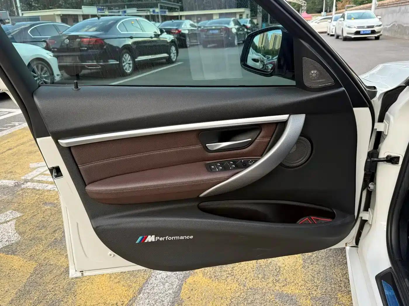 2019 BMW 3 Series 320i M Sport Shadow Edition — миниатюра 11