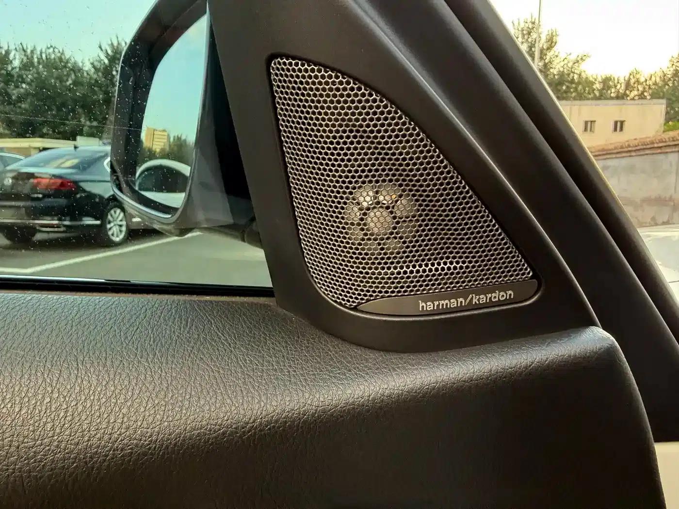 2019 BMW 3 Series 320i M Sport Shadow Edition — миниатюра 12