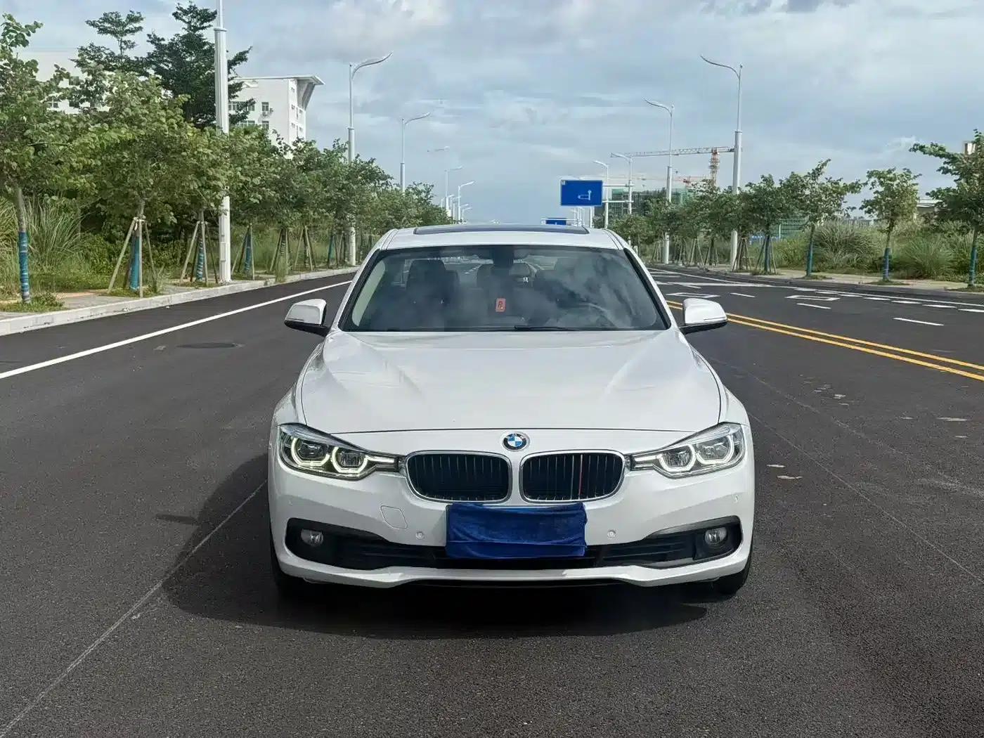 2017 BMW 3 Series 318i Fashion Edition — миниатюра 2