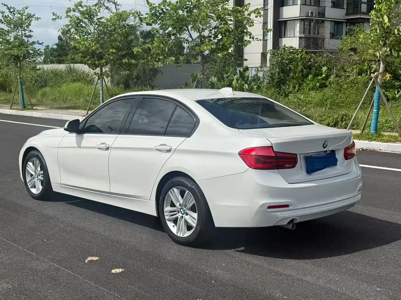2017 BMW 3 Series 318i Fashion Edition — миниатюра 4