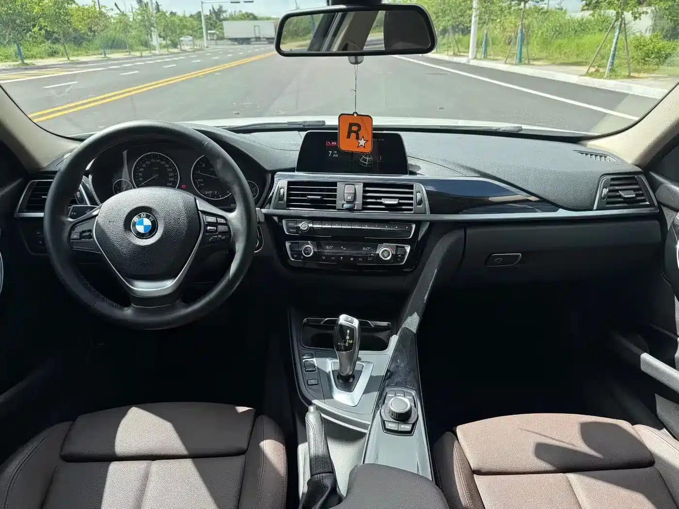 2017 BMW 3 Series 318i Fashion Edition — миниатюра 8