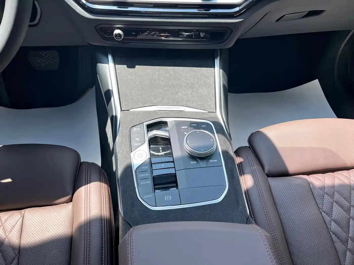 2023 BMW 3 Series 320Li M Sport Package — миниатюра 11