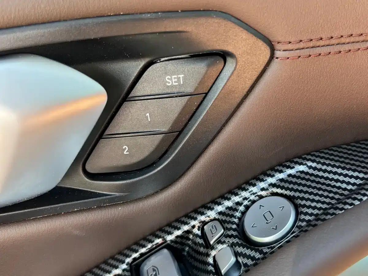 2023 BMW 3 Series 320Li M Sport Package — миниатюра 14