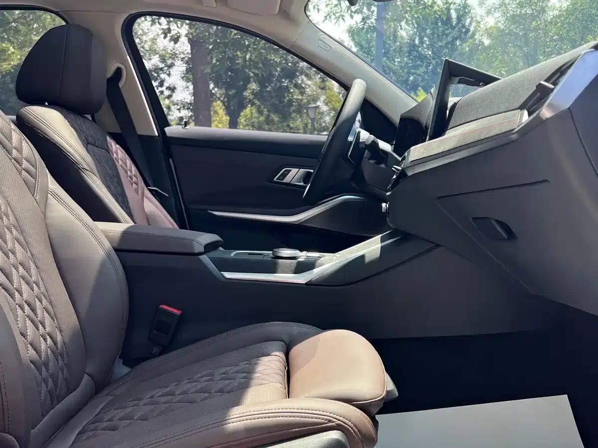 2023 BMW 3 Series 320Li M Sport Package — миниатюра 20