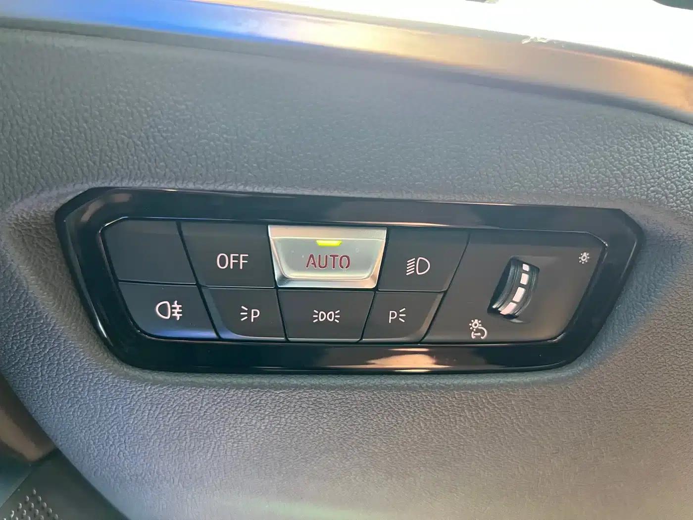 2023 BMW 3 Series 320Li M Sport Package — миниатюра 24