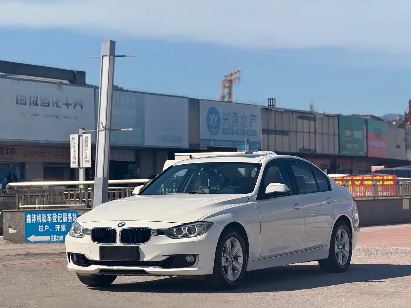 2014 BMW 3 Series 320i Fashion Edition — миниатюра 1