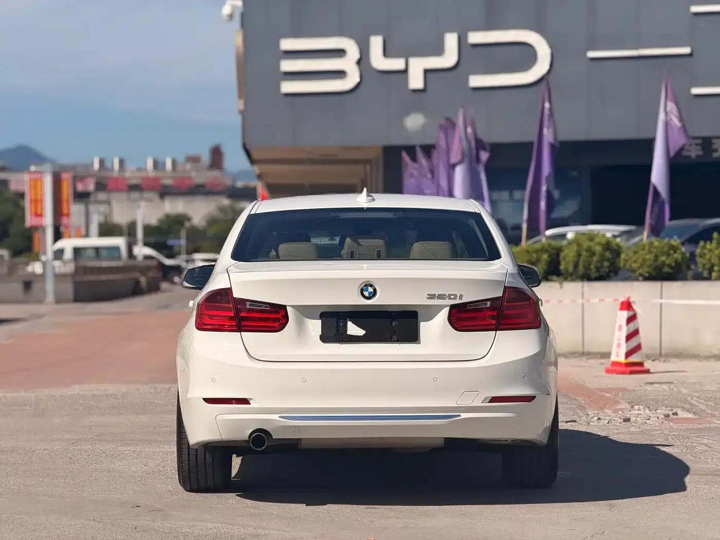 2014 BMW 3 Series 320i Fashion Edition — миниатюра 3
