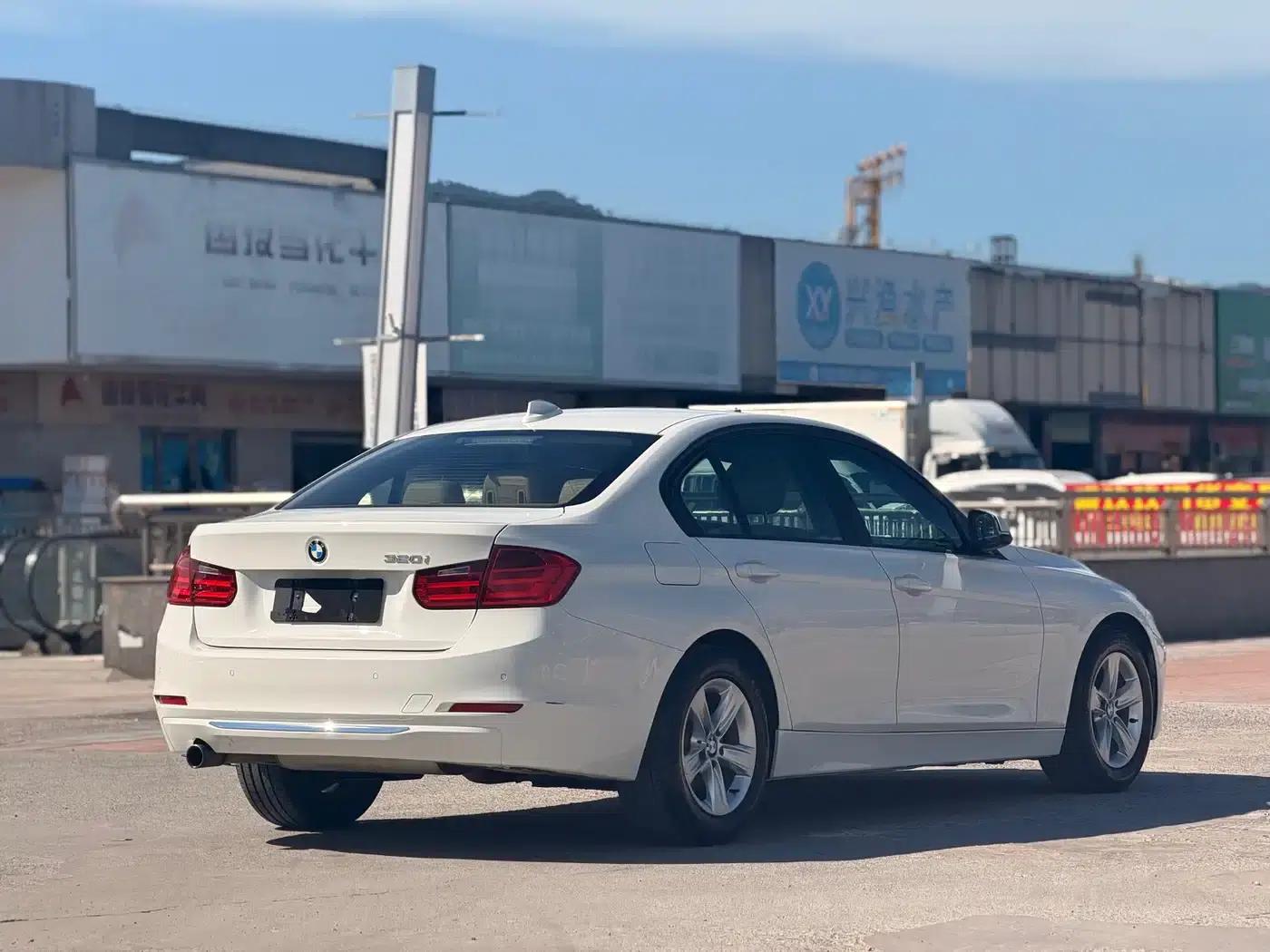 2014 BMW 3 Series 320i Fashion Edition — миниатюра 4