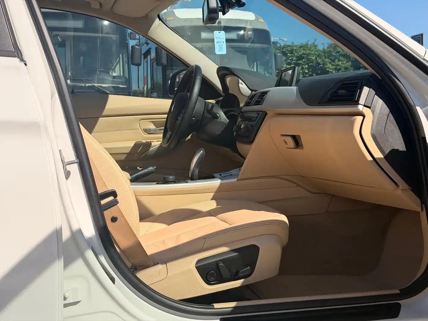 2014 BMW 3 Series 320i Fashion Edition — миниатюра 8