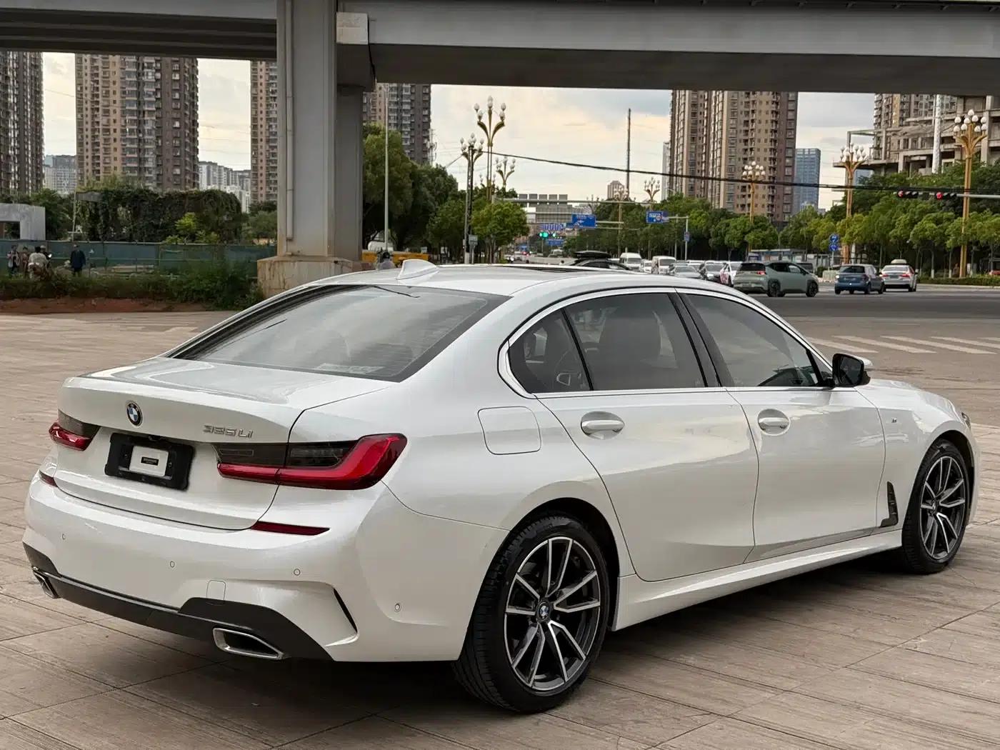 2021 BMW 3 Series 325Li M Sport Package — миниатюра 4