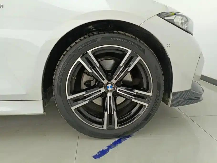 2024 BMW 3 Series 325i M Sport Package — миниатюра 6