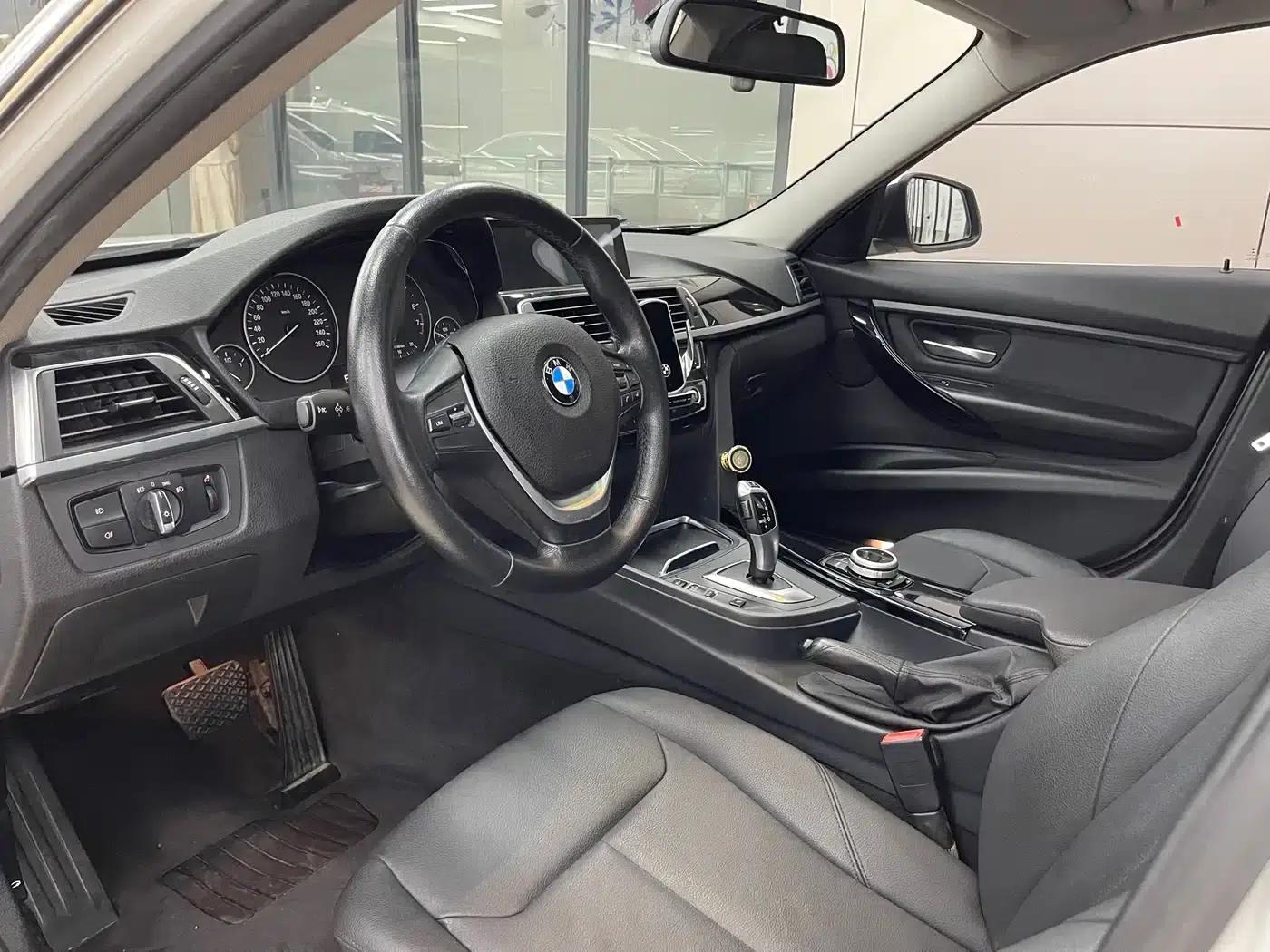 2016 BMW 3 Series 316Li Fashion Edition — миниатюра 2