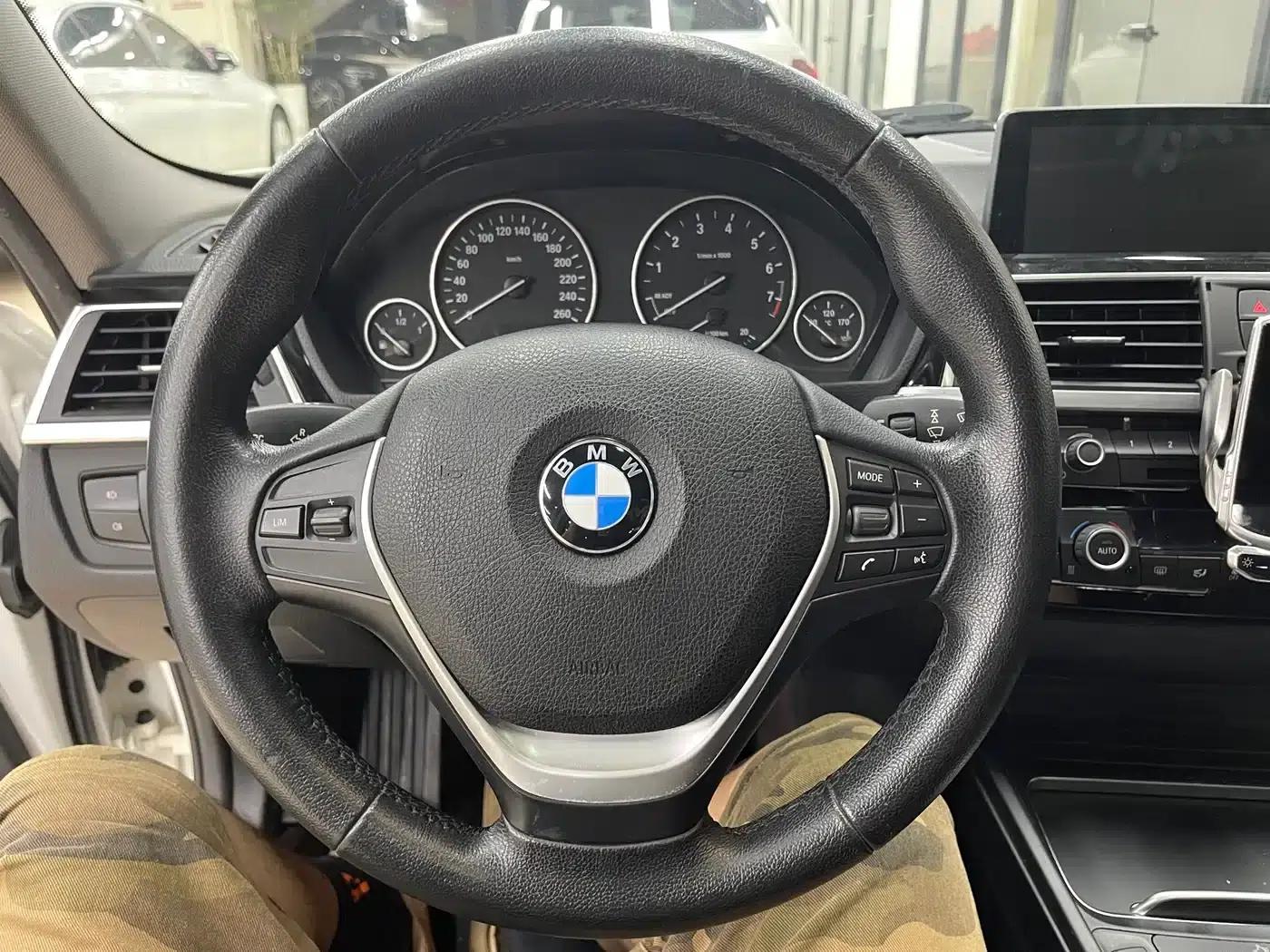 2016 BMW 3 Series 316Li Fashion Edition — миниатюра 3