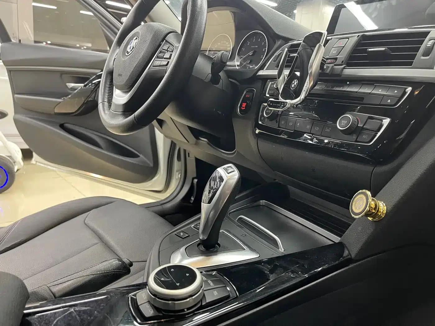 2016 BMW 3 Series 316Li Fashion Edition — миниатюра 4