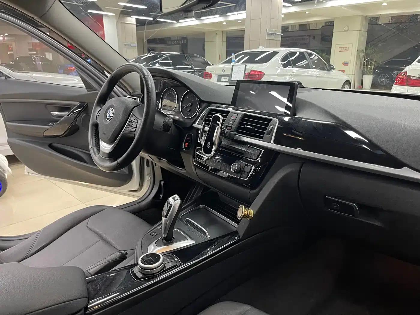 2016 BMW 3 Series 316Li Fashion Edition — миниатюра 5