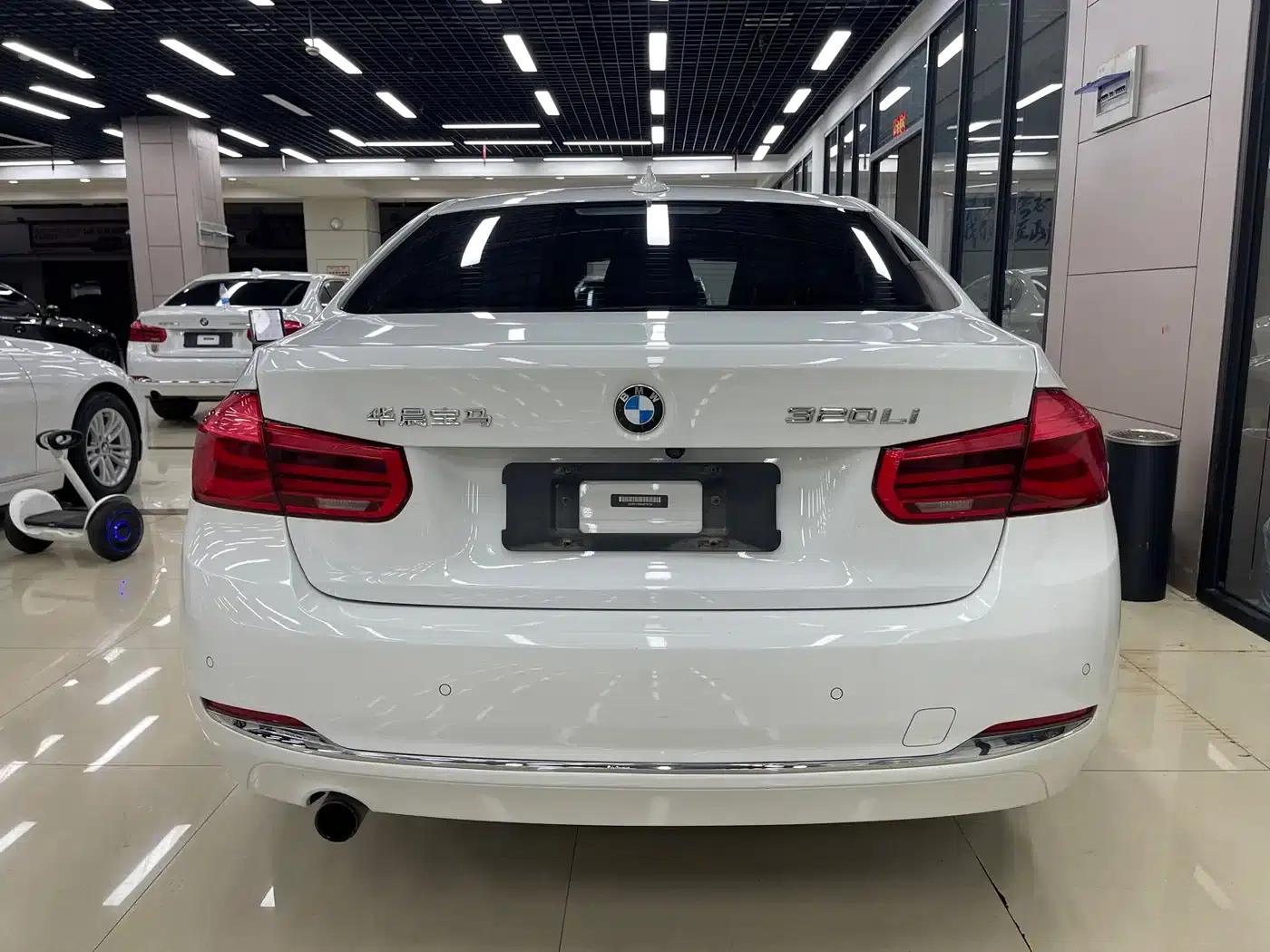 2016 BMW 3 Series 316Li Fashion Edition — миниатюра 10