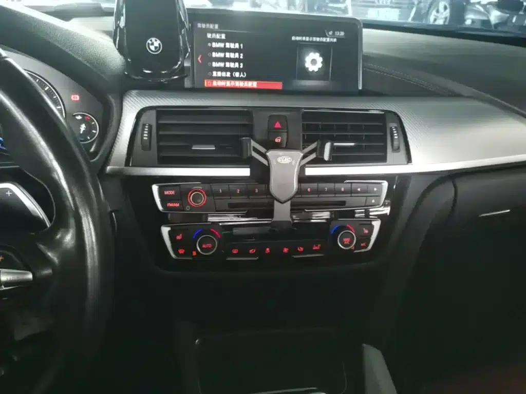 2019 BMW 3 Series 320i M Sport Shadow Edition — миниатюра 13