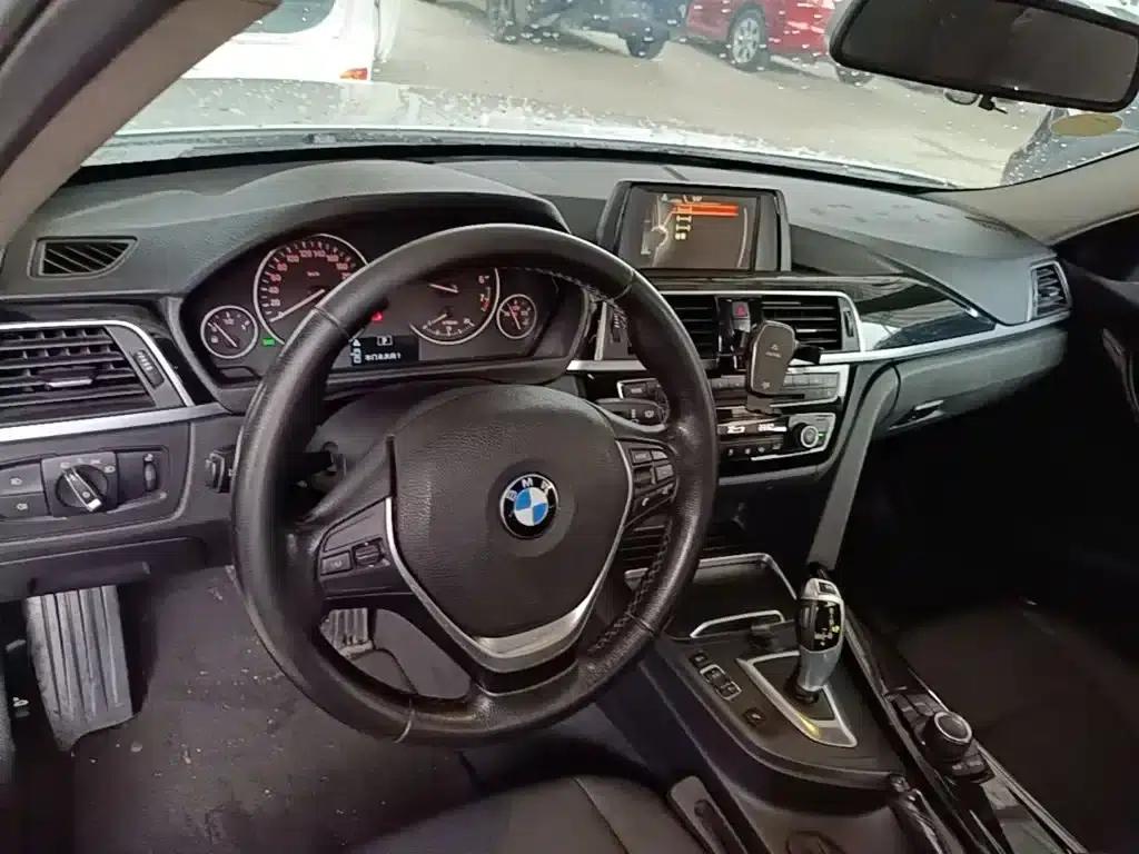2017 BMW 3 Series 320Li Fashion Edition — миниатюра 10