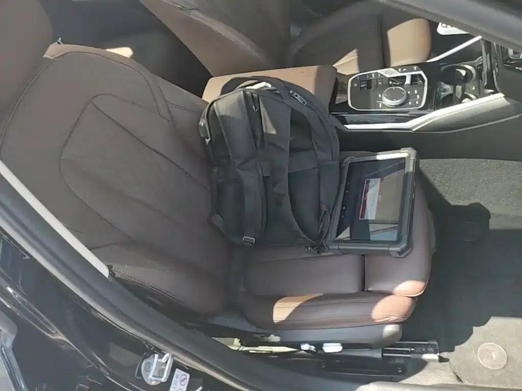 2023 BMW 3 Series 320Li M Sport Package — миниатюра 25